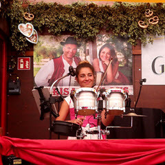 Larisa im Wirtshaus im Schichtl