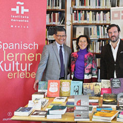 Bücherspende an die Bibliothek des Cervantes-Instituts in München