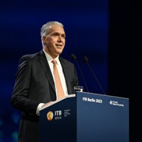 Dirk Hoffmann, CEO der Messe Berlin, bei der Eröffnung