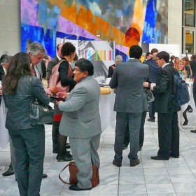 Auf der Bildmitte Rómulo Mucho, Vorsitzender des Instituts für Bergbauingenieure von Peru, auf der Lateinamerika Konferenz in Berlin 2013. Bildquelle: peru-econ.de