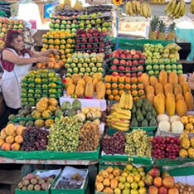 Obststand in Markthalle Arequipas Obststand in Markthalle Arequipas