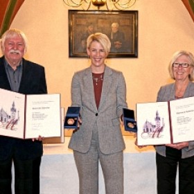 Trudi und Heinz Schulze für Eine-Welt-Engagement geehrt Trudi und Heinz Schulze für Eine-Welt-Engagement geehrt