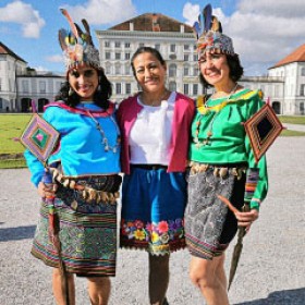 Vom Herzen in die Füße - Der Rhythmus der Münchner Frauentanzgruppe CORAZÓN PERUANO Vom Herzen in die Füße - Der Rhythmus der Münchner Frauentanzgruppe CORAZÓN PERUANO