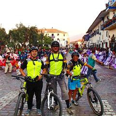 Probando la ruta: Agencia germano-peruana para tours de ciclismo alrededor de Cusco